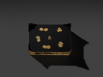 Lot 18 - KOMAI: A SUPERB GOLD-DAMASCENED IRON ‘PEACOCK AND PEAHEN’ BOX AND COVER