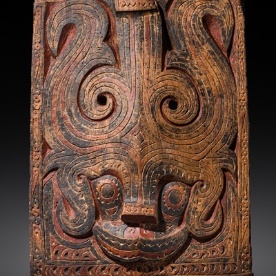 Lot 520 - A POLYCHROME CARVED WOOD ‘SINGA’ ARCHITECTURAL ORNAMENT, TOBA BATAK PEOPLE, 19TH-EARLY 20TH CENTURY