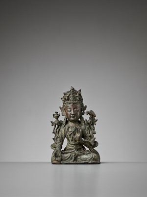 Lot 510 - A BRONZE FIGURE OF AVALOKITESHVARA, MING