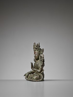 Lot 510 - A BRONZE FIGURE OF AVALOKITESHVARA, MING