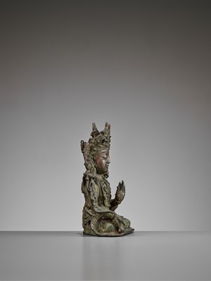 Lot 510 - A BRONZE FIGURE OF AVALOKITESHVARA, MING