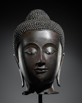 Lot 458 - A BRONZE HEAD OF BUDDHA, AYUTTHAYA PERIOD, 16TH-17TH CENTURY