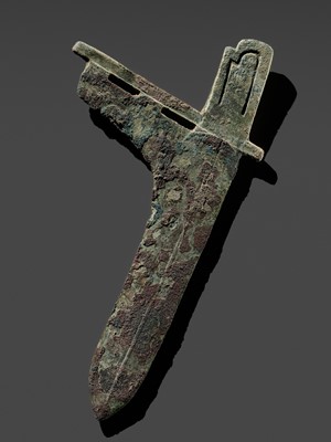 Lot 64 - A BRONZE HALBERD BLADE (GE), EASTERN ZHOU DYNASTY