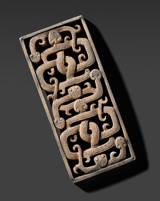 Lot 83 - A MAGNIFICENT JADE ‘SNAKE’ VOTIVE PLAQUE, EASTERN ZHOU DYNASTY