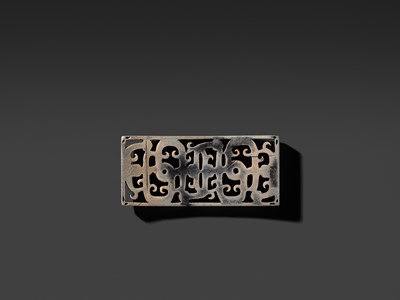 Lot 83 - A MAGNIFICENT JADE ‘SNAKE’ VOTIVE PLAQUE, EASTERN ZHOU DYNASTY