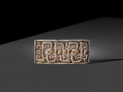 Lot 83 - A MAGNIFICENT JADE ‘SNAKE’ VOTIVE PLAQUE, EASTERN ZHOU DYNASTY
