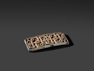 Lot 83 - A MAGNIFICENT JADE ‘SNAKE’ VOTIVE PLAQUE, EASTERN ZHOU DYNASTY