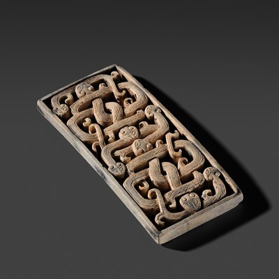 Lot 83 - A MAGNIFICENT JADE ‘SNAKE’ VOTIVE PLAQUE, EASTERN ZHOU DYNASTY