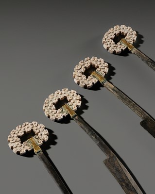 Lot 60 - A SET OF FOUR EXCEEDINGLY RARE BRONZE KNIVES WITH JADE POMMELS, EASTERN ZHOU DYNASTY