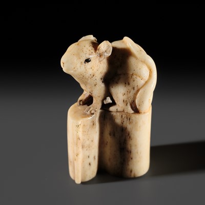A FINE AND RARE BONE SEAL NETSUKE OF A RAT, SCHOOL OF RANTEI