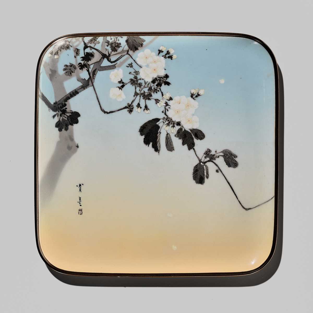 Lot 146 - NAMIKAWA SOSUKE: A FINE CLOISONNÉ ENAMEL ‘BLOSSOMING CHERRY’ TRAY AFTER A DESIGN OF WATANABE SHOTEI