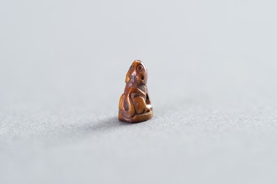 Lot 567 - A MINIATURE TOOTH TIGER AMULET