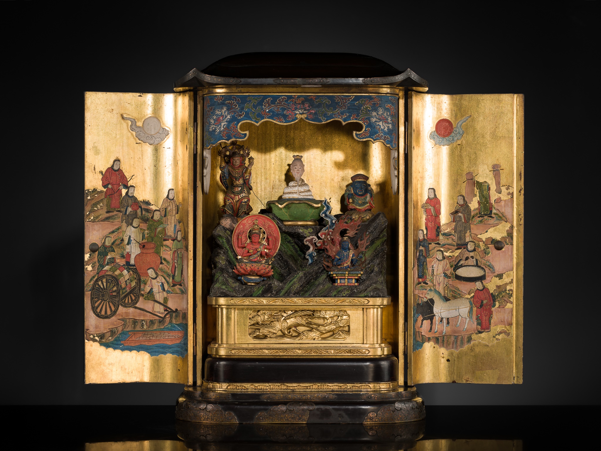 Lot 130 - A RARE AND IMPRESSIVE LACQUER ZUSHI