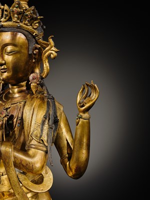 Lot 75 - A LARGE AND FINELY INLAID SINO-TIBETAN GILT-BRONZE FIGURE OF THE FOUR-ARMED GUANYIN, SHADAKSHARI LOKESHVARA, MING DYNASTY, 16TH TO EARLY 17TH CENTURY