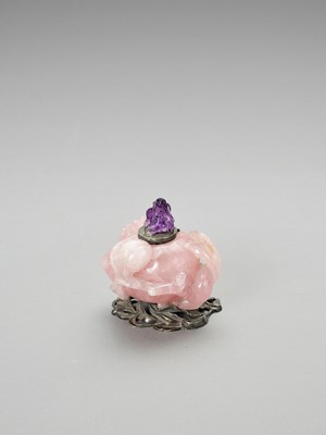 Lot 759 - A ROSE QUARTZ ‘PEACH’ BRUSH WASHER WITH GILT-BRONZE MOUNTING AND AMETHYST ‘BUDDHIST LION’ FINIAL, LATE QING TO REPUBLIC