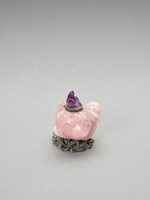 Lot 759 - A ROSE QUARTZ ‘PEACH’ BRUSH WASHER WITH GILT-BRONZE MOUNTING AND AMETHYST ‘BUDDHIST LION’ FINIAL, LATE QING TO REPUBLIC