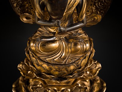 Lot 121 - A VERY LARGE (124 CM) AND IMPRESSIVE GILT-LACQUERED WOOD FIGURE OF DAINICHI NYORAI (MAHAVAIROCANA), EARLY EDO PERIOD
