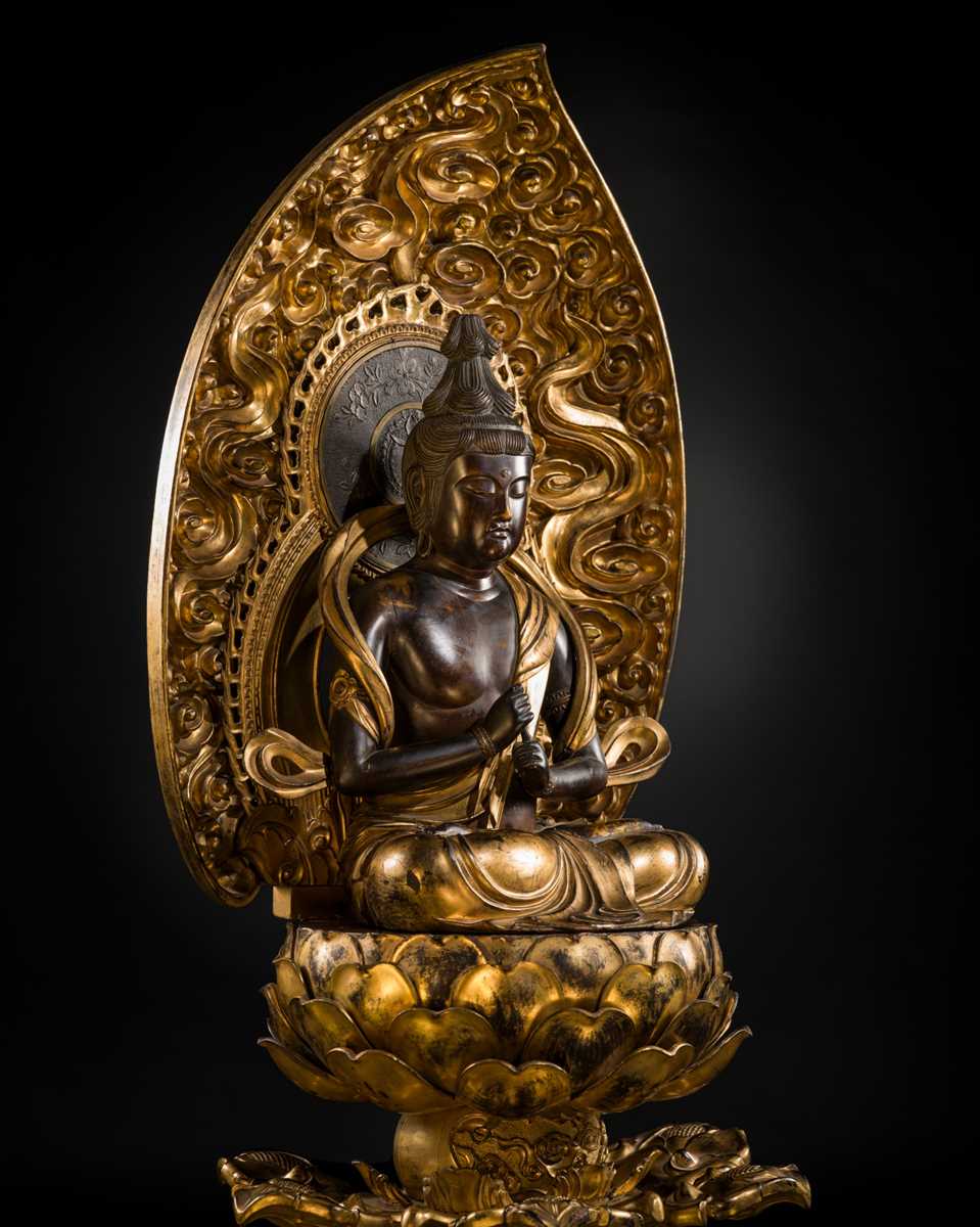 Lot 121 - A VERY LARGE (124 CM) AND IMPRESSIVE GILT-LACQUERED WOOD FIGURE OF DAINICHI NYORAI (MAHAVAIROCANA), EARLY EDO PERIOD
