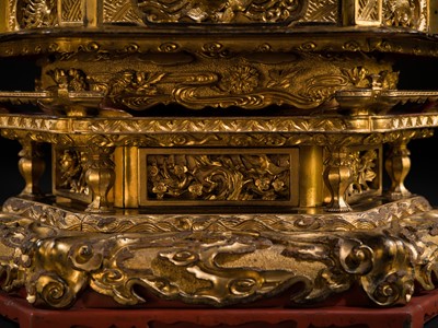 Lot 121 - A VERY LARGE (124 CM) AND IMPRESSIVE GILT-LACQUERED WOOD FIGURE OF DAINICHI NYORAI (MAHAVAIROCANA), EARLY EDO PERIOD