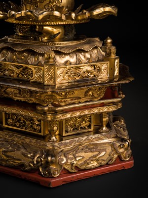 Lot 121 - A VERY LARGE (124 CM) AND IMPRESSIVE GILT-LACQUERED WOOD FIGURE OF DAINICHI NYORAI (MAHAVAIROCANA), EARLY EDO PERIOD
