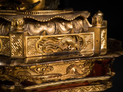 Lot 121 - A VERY LARGE (124 CM) AND IMPRESSIVE GILT-LACQUERED WOOD FIGURE OF DAINICHI NYORAI (MAHAVAIROCANA), EARLY EDO PERIOD