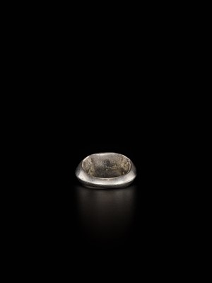 Lot 1262 - A PYU RING WITH INTAGLIO OF A STAG