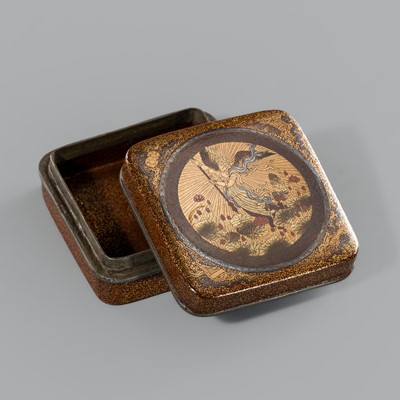 A VERY RARE GOLD LACQUER ‘TENNIN’ KOGO (INCENSE BOX)