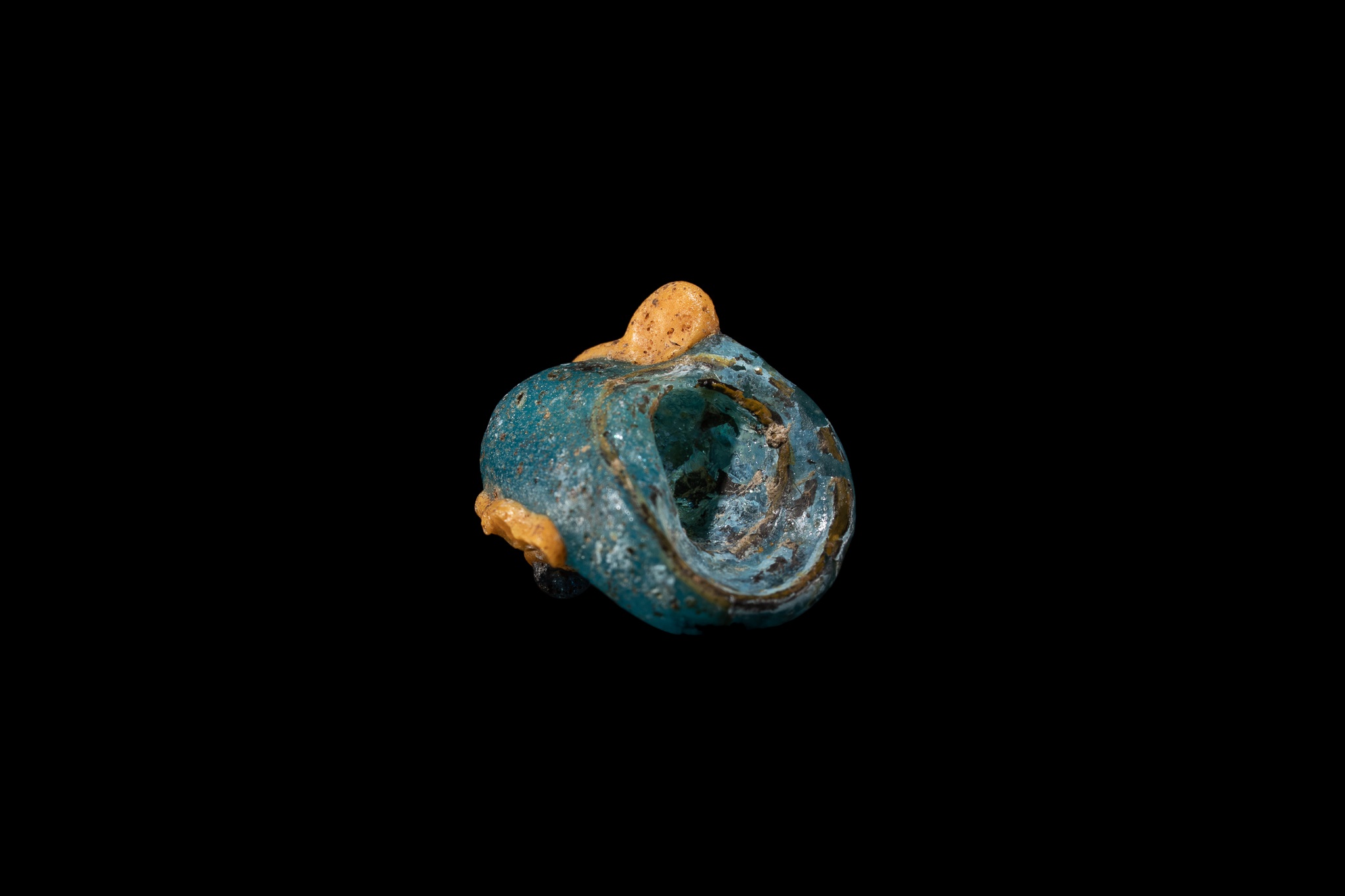 Lot 66 - A CARTHAGINIAN ‘DEMONIC MASK’ GLASS PENDANT,