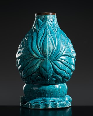 Lot 258 - AN EXTREMELY RARE TURQUOISE-GLAZED ‘LOTUS’ WALL VASE, WANLI PERIOD