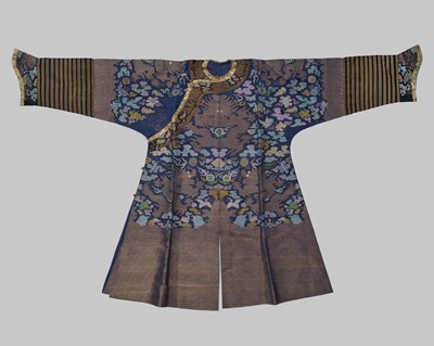 Lot 302 - AN EMBROIDERED BLUE SILK GAUZE ‘DRAGON’ ROBE, MANGPAO, LATE QING DYNASTY