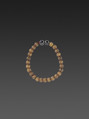 Lot 1277 - A SMALL BURMESE WAX PEARL NECKLACE WITH TWO AGATE PEARLS