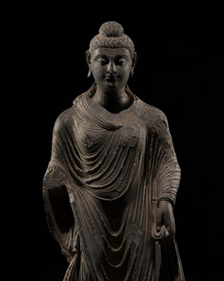 Lot 400 - A LARGE AND FINE GRAY SCHIST FIGURE OF BUDDHA SHAKYAMUNI, ANCIENT REGION OF GANDHARA, 2ND-3RD CENTURY