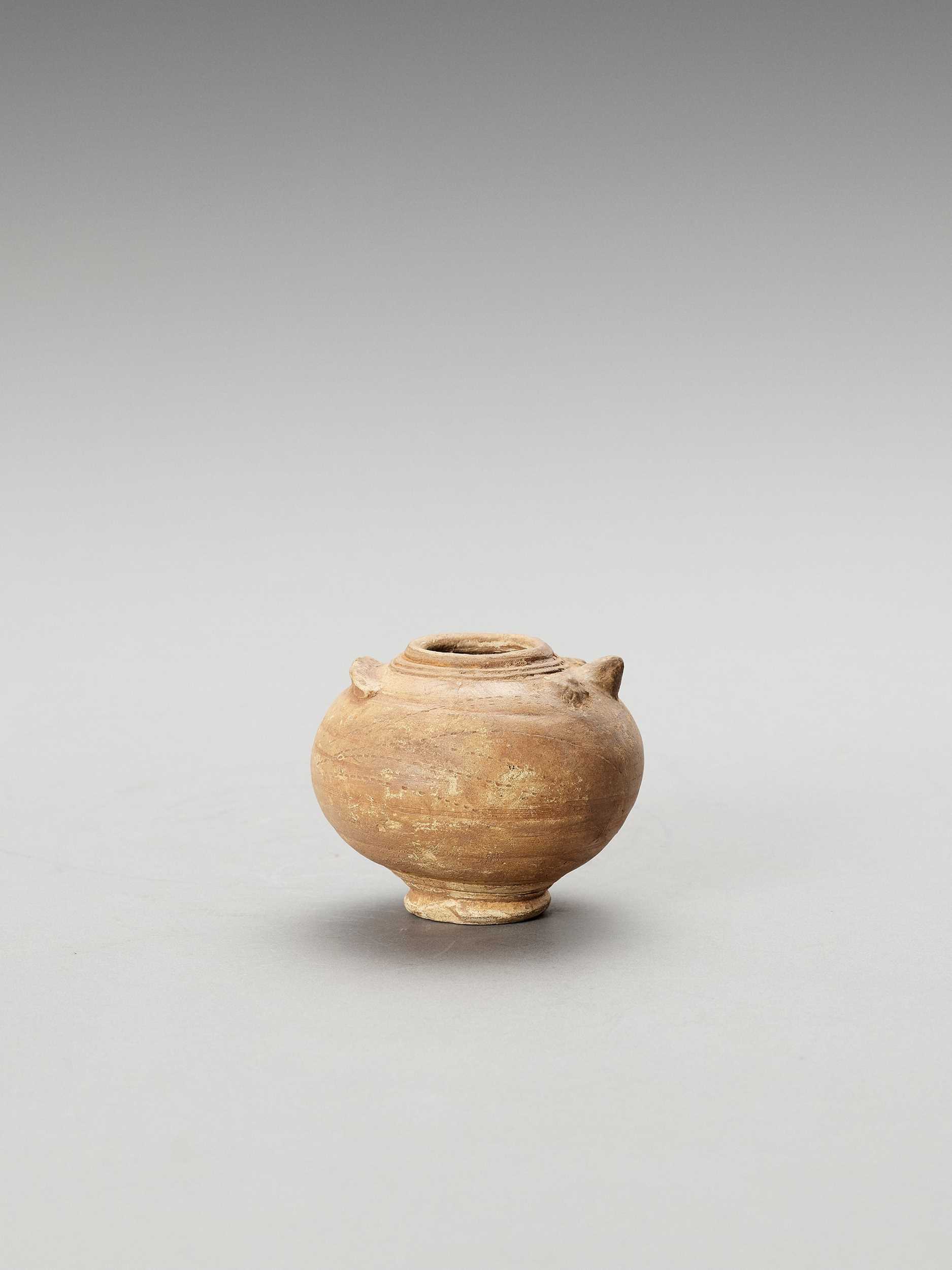 Lot 1172 - A SMALL CERAMIC VASE IN THE FORM OF AN OWL