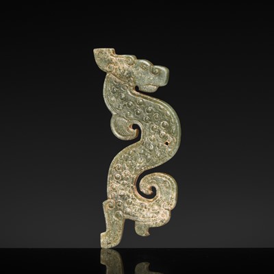Lot 209 - A GREEN JADE DRAGON PENDANT, WARRING STATES PERIOD
