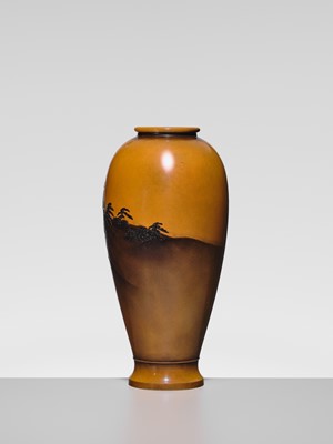 Lot 15 - JOMI EISUKE II: A SUPERB INLAID BRONZE ‘FULL MOON RISING ABOVE A PINE GROVE’ VASE