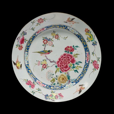 Lot 273 - A LARGE FAMILLE ROSE ‘BIRD AND FLOWER’ DISH, YONGZHENG PERIOD
