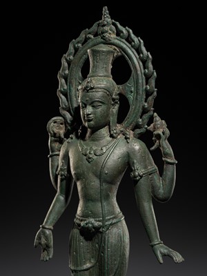 Lot 505 - A LARGE BRONZE FIGURE OF VISHNU WITH FLAMING HALO, CENTRAL JAVA, 9TH-10TH CENTURY