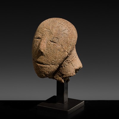 Lot 492 - A RARE TERRACOTTA HEAD, CENTRAL SULAWESI, CIRCA MID-7TH CENTURY