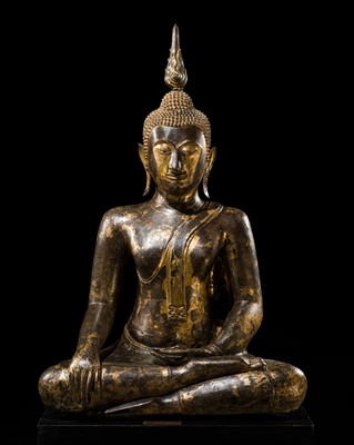 A LARGE GILT-LACQUERED BRONZE FIGURE OF BUDDHA, AYUTTHAYA PERIOD, THAILAND, 17TH-18TH CENTURY
