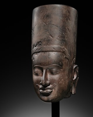 Lot 427 - A SANDSTONE HEAD OF VISHNU, KULEN STYLE, PRE-ANGKOR PERIOD, FIRST HALF OF THE 9TH CENTURY