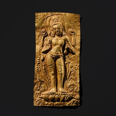 Lot 419 - A RARE GOLD REPOUSSÉ PLAQUE DEPICTING MAITREYA, MON-DVARAVATI, 7TH-8TH CENTURY