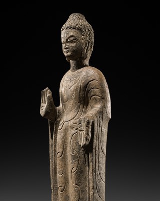 Lot 114 - A LARGE STONE FIGURE OF BUDDHA SHAKYAMUNI, NORTHERN ZHOU-SUI DYNASTY, 6TH DYNASTY