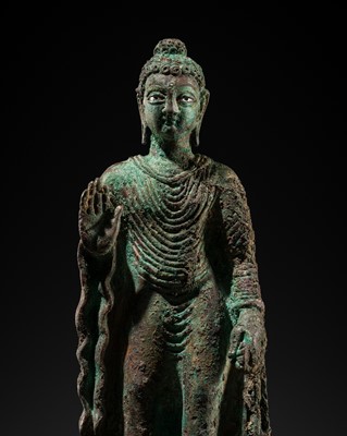 Lot 409 - A SILVER-INLAID BRONZE FIGURE OF BUDDHA SHAKYAMUNI, ANCIENT REGION OF GANDHARA, 5TH-6TH CENTURY