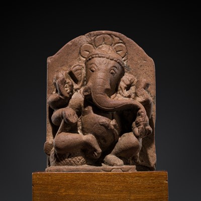 Lot 326 - A SMALL RED SANDSTONE FIGURE OF GANESHA, MAHARASHTRA, 8TH-9TH CENTURY