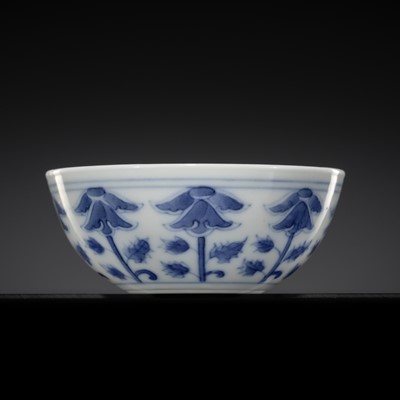 Lot 287 - A BLUE AND WHITE ‘FLORAL’ WINE CUP, GUANGXU MARK AND PERIOD