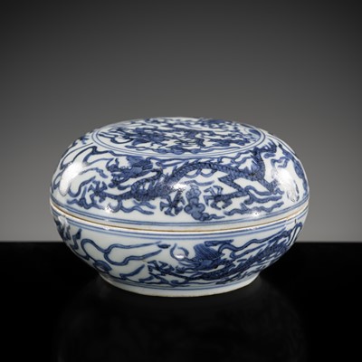 Lot 259 - A BLUE AND WHITE ‘DRAGON’ CIRCULAR BOX AND COVER, WANLI MARK AND PERIOD
