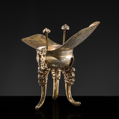 Lot 157 - A GILT SILVER TRIPOD LIBATION CUP, JUE, 19TH CENTURY