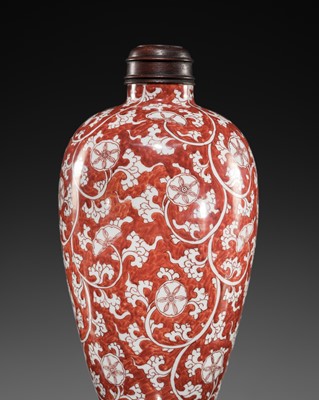Lot 266 - A FINE CORAL-RED-DECORATED VASE, KANGXI PERIOD