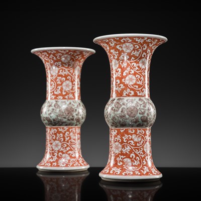 Lot 267 - A PAIR OF CORAL-RED, GREEN AND AUBERGINE-DECORATED BEAKER VASES, GU, KANGXI PERIOD
