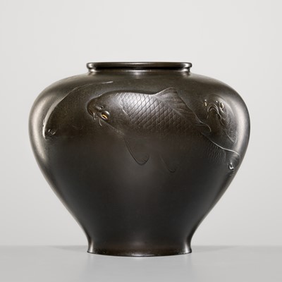 TAKAAKI: A LARGE BRONZE ‘CARPS’ VASE